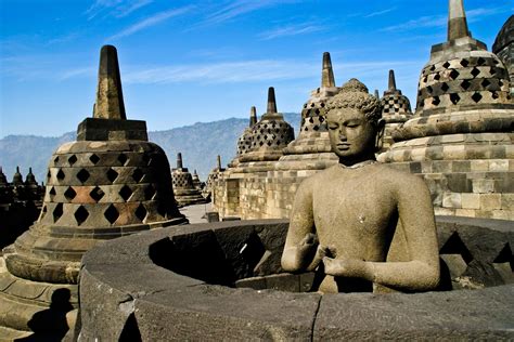 Keunikan Budaya dan Tradisi di Destinasi Wisata Candi Borobudur dari Ketinggian
